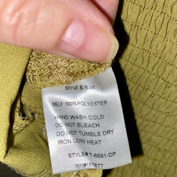 SALE!!
NWOT Strut & Bolt Sage Green Women's Tank Top - Picture 7 of 10